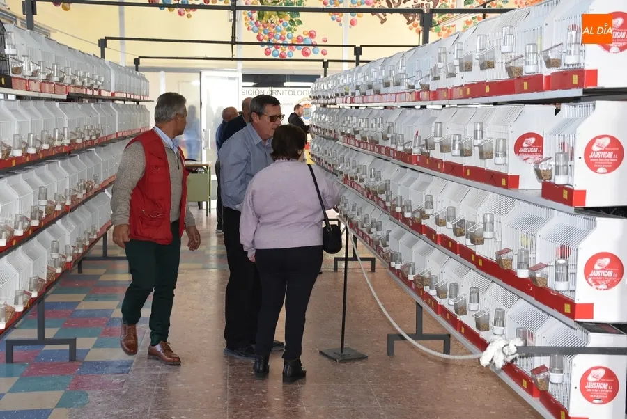 Foto 3 - Distinguidos cerca de una treintena de criadores en la clausura del 12&ordm; Concurso Ornitol&oacute;gico