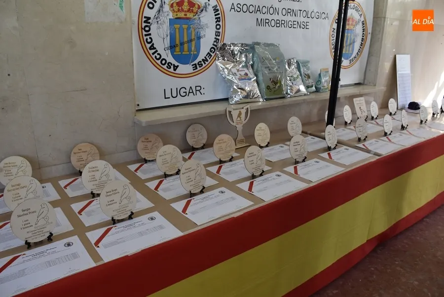 Foto 6 - Distinguidos cerca de una treintena de criadores en la clausura del 12&ordm; Concurso Ornitol&oacute;gico