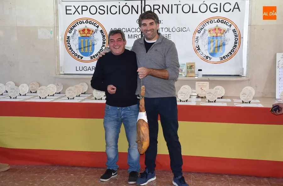 Foto 8 - Distinguidos cerca de una treintena de criadores en la clausura del 12&ordm; Concurso Ornitol&oacute;gico
