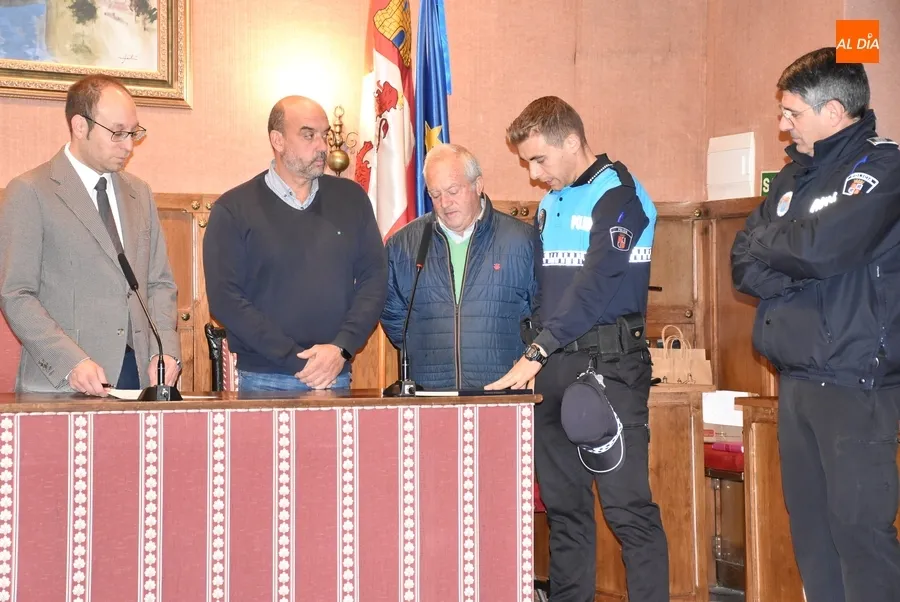 Foto 3 - Promete su cargo un nuevo agente de la Polic&iacute;a Local de Ciudad Rodrigo