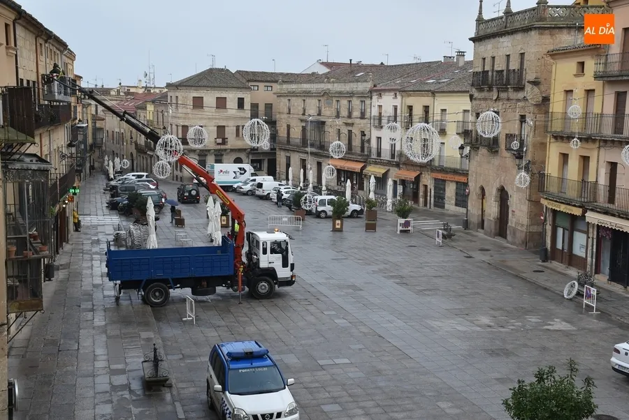 Foto 3 - El cielo de la Plaza Mayor se empieza a cubrir de esferas