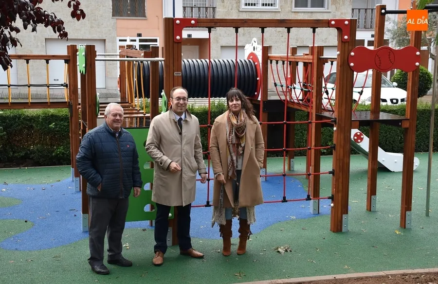 Foto 3 - Ya est&aacute; operativo el renovado parque infantil del Valle de San Mart&iacute;n