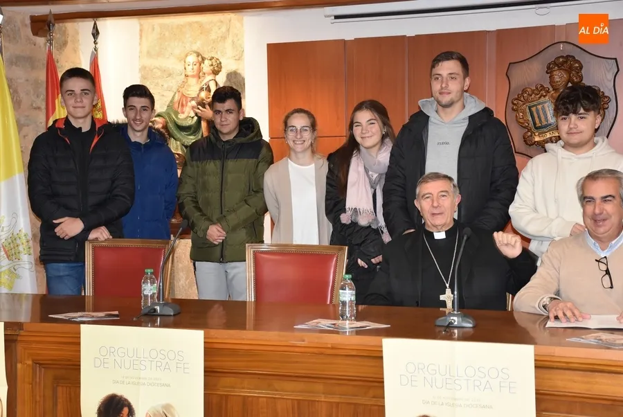 Foto 2 - Varios j&oacute;venes presumen de su fe en la presentaci&oacute;n del balance del a&ntilde;o 2022 de la Di&oacute;cesis