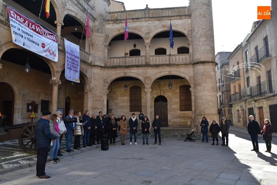 Foto 6 - El Ayuntamiento se suma al manifiesto en torno al 25N elaborado por la FEMP