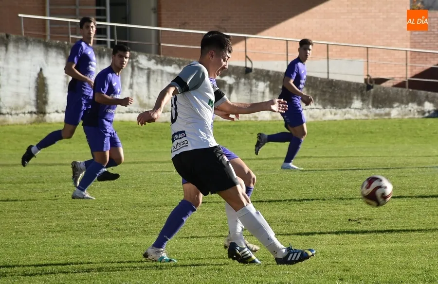 Foto 6 - El Ciudad Rodrigo resuelve en el 1&ordm; tiempo ante la Bovedana y se sit&uacute;a a 1 punto del l&iacute;der