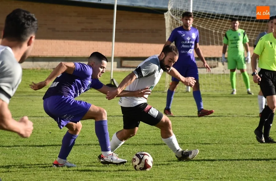 Foto 8 - El Ciudad Rodrigo resuelve en el 1&ordm; tiempo ante la Bovedana y se sit&uacute;a a 1 punto del l&iacute;der