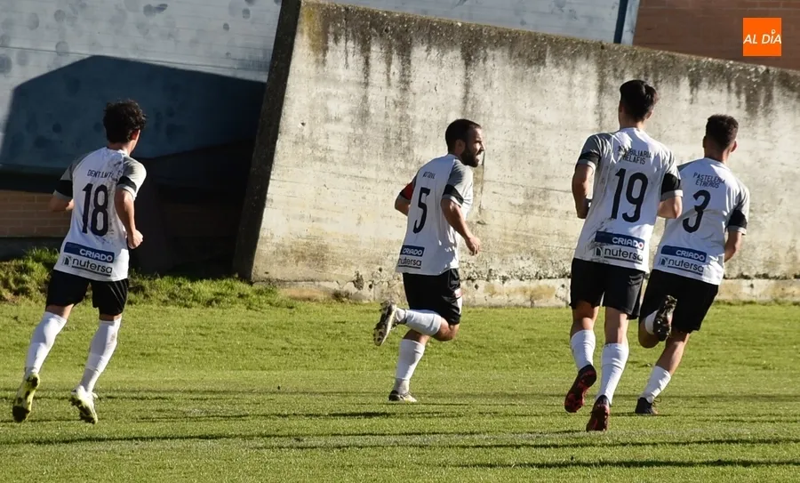 Foto 11 - El Ciudad Rodrigo resuelve en el 1&ordm; tiempo ante la Bovedana y se sit&uacute;a a 1 punto del l&iacute;der