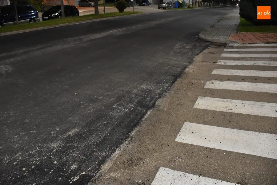 Foto 4 - El asfaltado va m&aacute;s all&aacute; de lo fresado llegando a la altura de la calle Acueducto