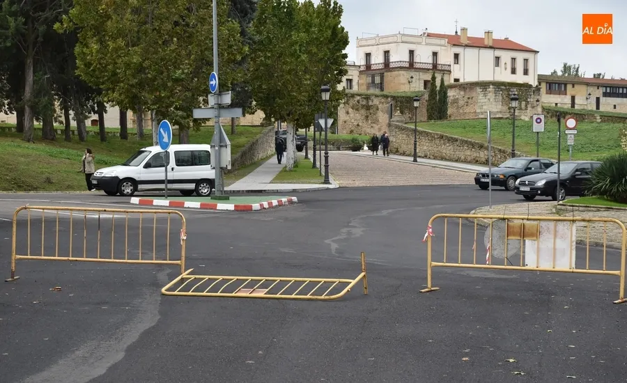 Foto 2 - Reanudado cuatro semanas despu&eacute;s el asfaltado de la Avenida de B&eacute;jar