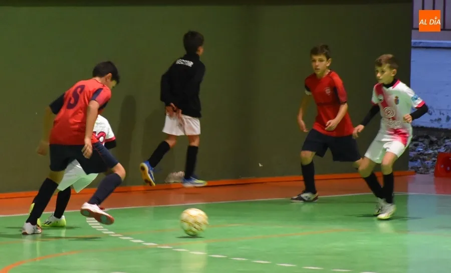 Foto 4 - El III Alev&iacute;n B vence al Futsal Castellanos en un partido que pudo acabar en goleada
