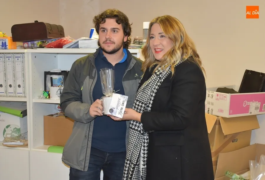 Foto 2 - Entregados los premios del mes de octubre del juego BeKahoot