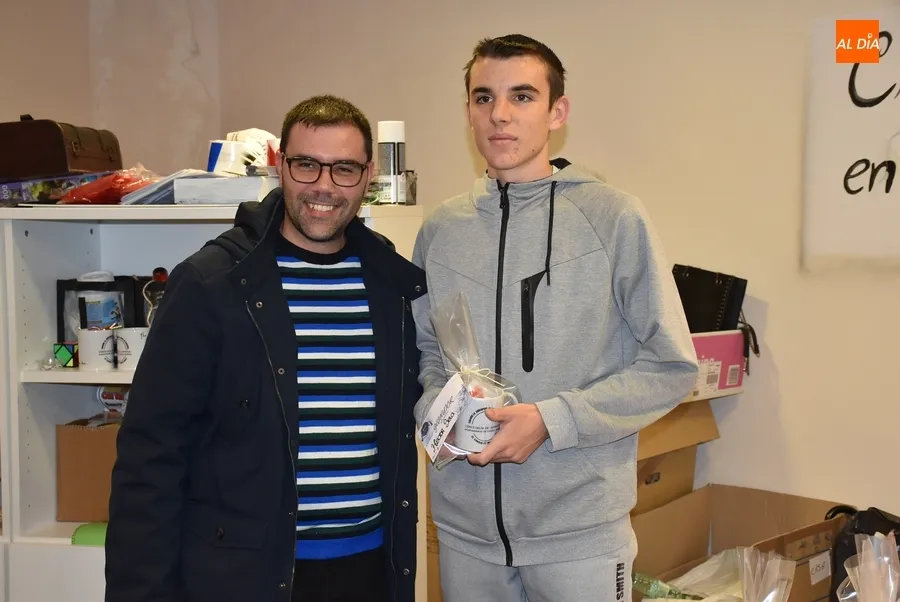 Foto 3 - Entregados los premios del mes de octubre del juego BeKahoot