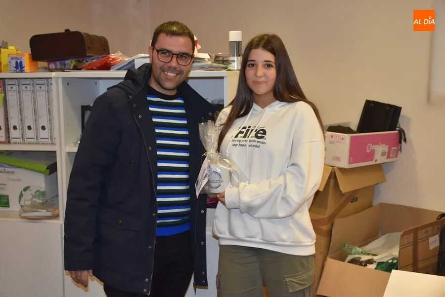 Foto 5 - Entregados los premios del mes de octubre del juego BeKahoot