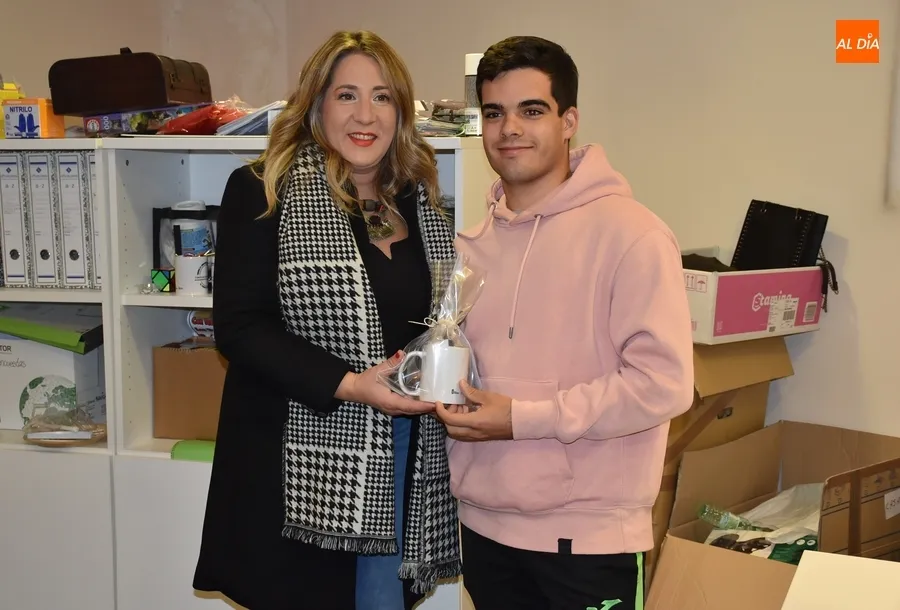 Foto 8 - Entregados los premios del mes de octubre del juego BeKahoot