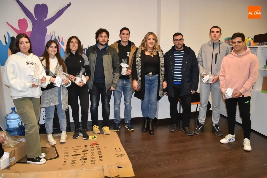 Foto 9 - Entregados los premios del mes de octubre del juego BeKahoot