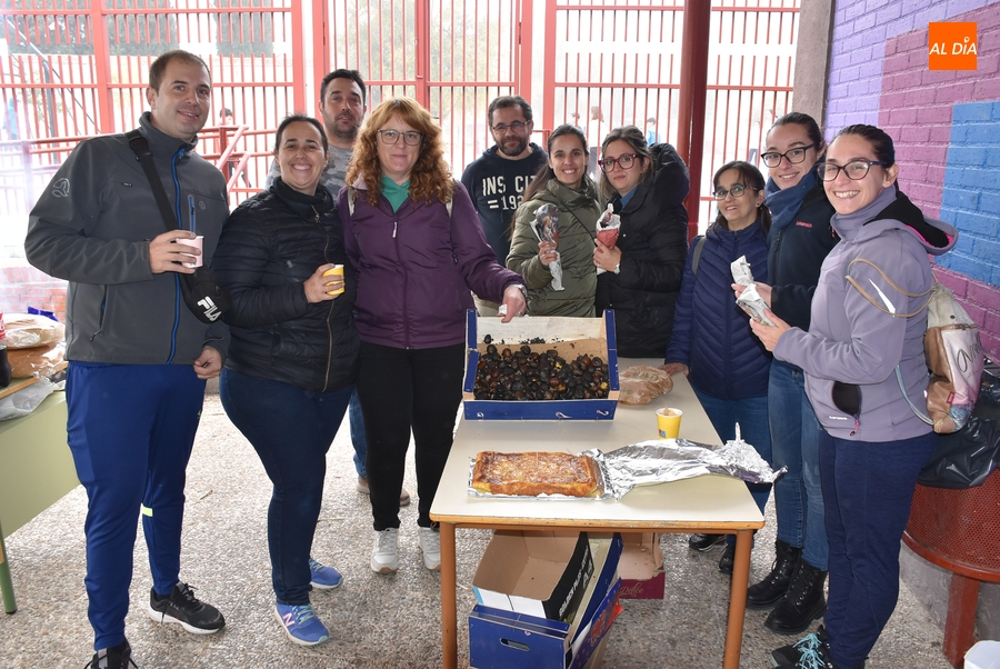 Foto 3 - El Colegio Miróbriga disfruta de una castañada de la mano de su AMPA