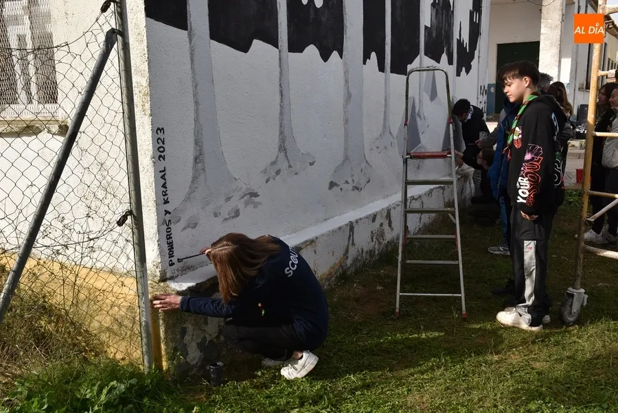 Foto 2 - Ma&ntilde;ana especial para el Grupo Scout nombrando nuevos miembros de honor y restaurando su mural