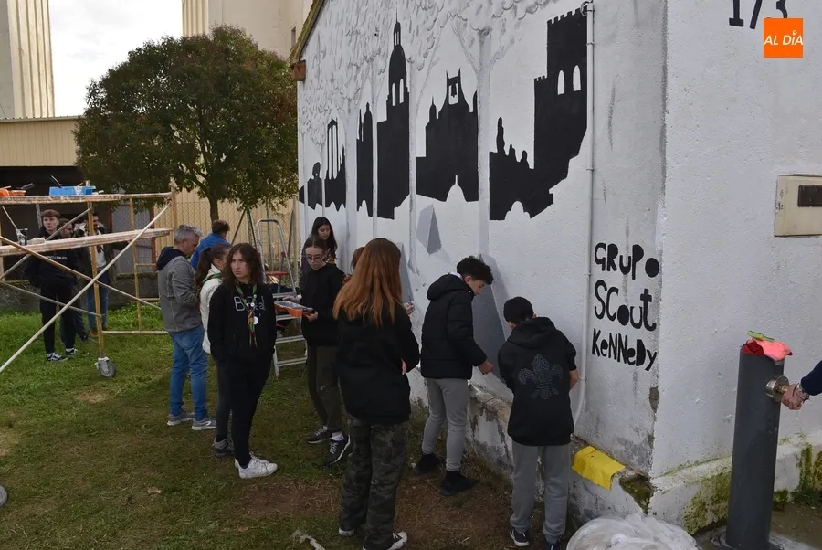 Foto 4 - Ma&ntilde;ana especial para el Grupo Scout nombrando nuevos miembros de honor y restaurando su mural