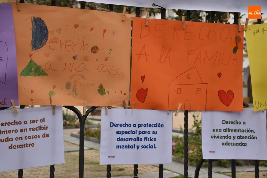 Foto 2 - Los ni&ntilde;os plasman sus pensamientos en la calle con motivo del D&iacute;a Internacional de la Infancia