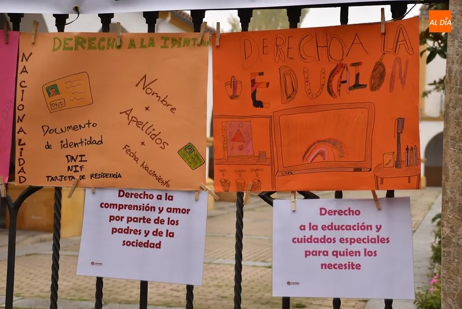 Foto 5 - Los ni&ntilde;os plasman sus pensamientos en la calle con motivo del D&iacute;a Internacional de la Infancia