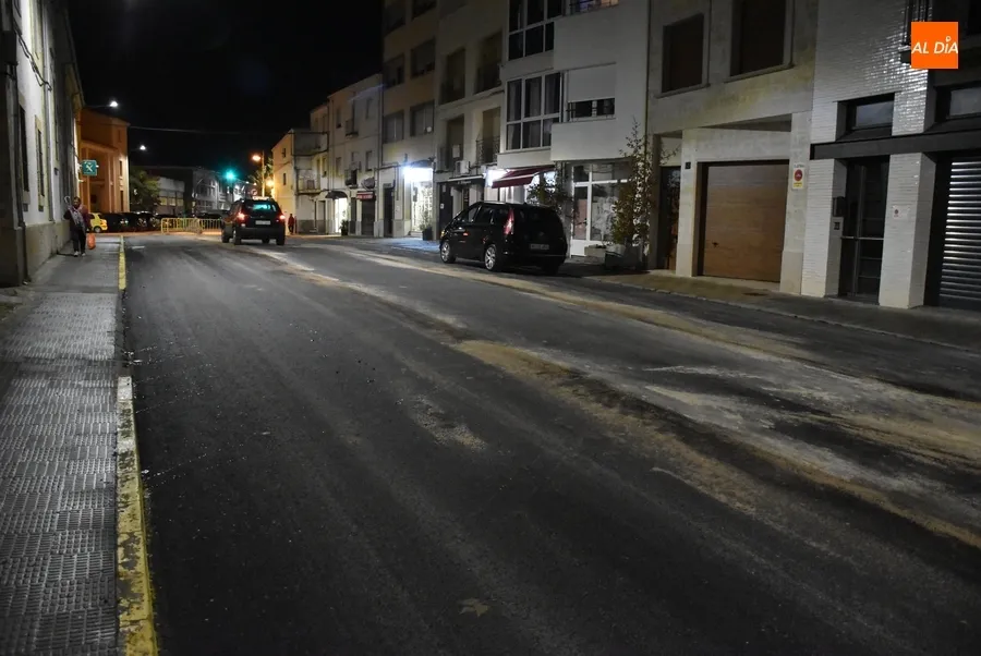 Foto 6 - Reanudado cuatro semanas despu&eacute;s el asfaltado de la Avenida de B&eacute;jar