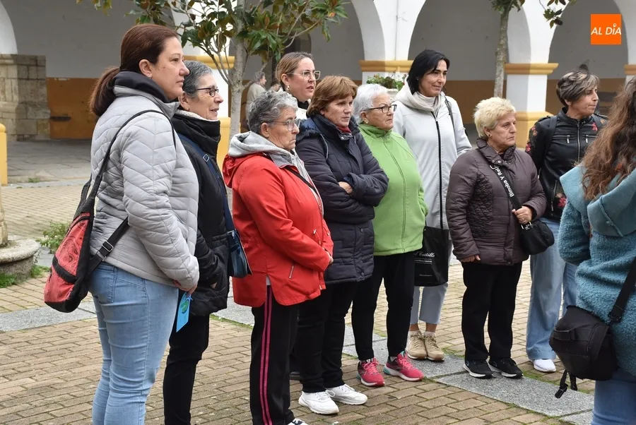 Foto 10 - Los ni&ntilde;os plasman sus pensamientos en la calle con motivo del D&iacute;a Internacional de la Infancia