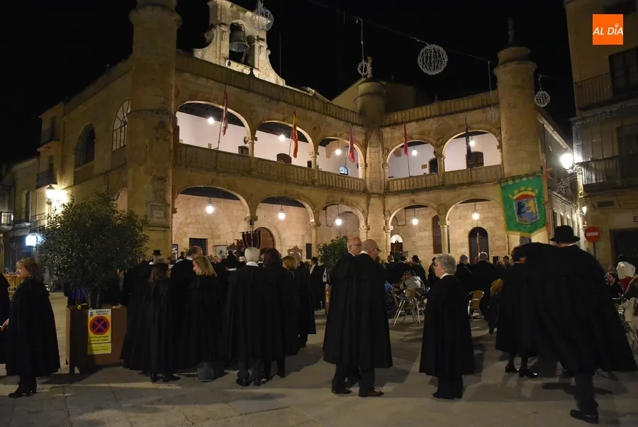 Foto 3 - La Rondalla pone banda sonora a la apertura del magno Encuentro Nacional de la Capa Espa&ntilde;ola