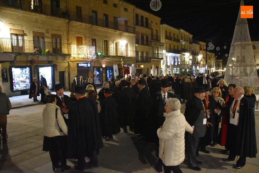 Foto 4 - La Rondalla pone banda sonora a la apertura del magno Encuentro Nacional de la Capa Espa&ntilde;ola