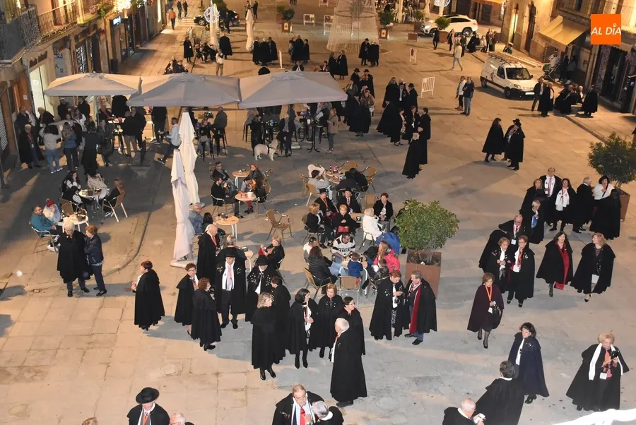 Foto 6 - La Rondalla pone banda sonora a la apertura del magno Encuentro Nacional de la Capa Espa&ntilde;ola