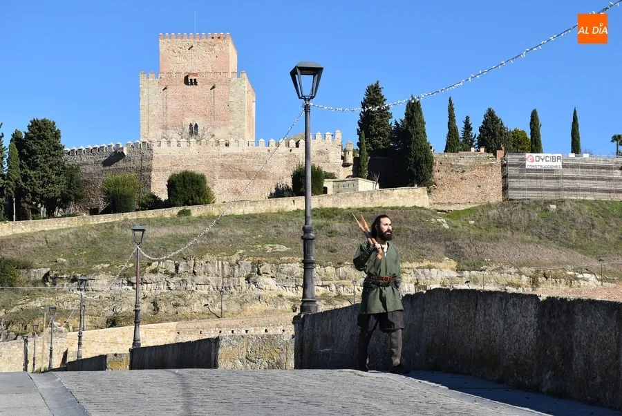 Foto 3 - El entorno del Puente Mayor acoge la obra sobre sus 250 a&ntilde;os de historia