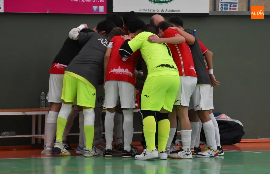 Foto 2 - El III Juvenil pelea y pelea pero se queda al borde del premio ante el ED Vigo 2015