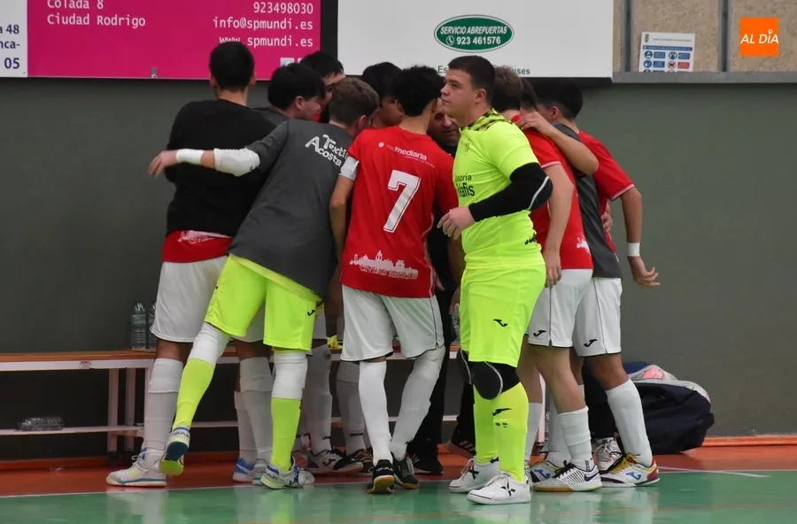 Foto 3 - El III Juvenil pelea y pelea pero se queda al borde del premio ante el ED Vigo 2015