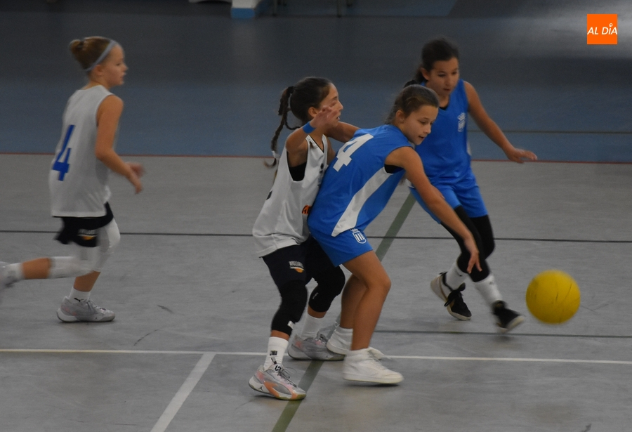 Foto 3 - Mañana especial de baloncesto en Ciudad Rodrigo con encuentros simultáneos en dos canchas
