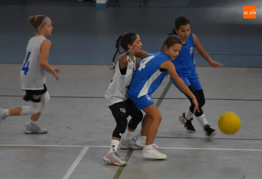 Foto 3 - Ma&ntilde;ana especial de baloncesto en Ciudad Rodrigo con encuentros simult&aacute;neos en dos canchas