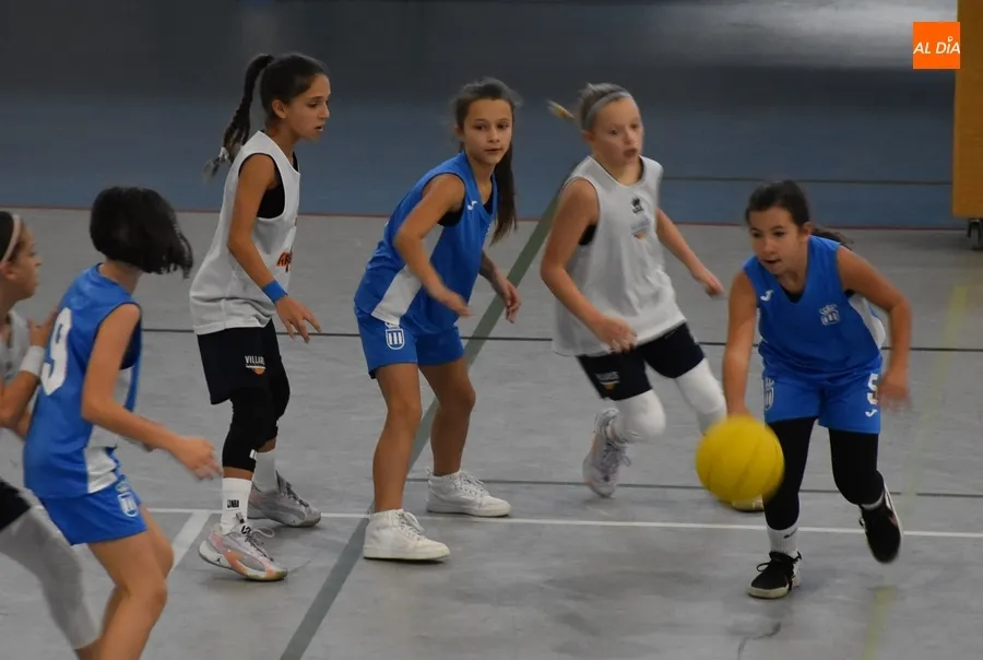 Foto 4 - Ma&ntilde;ana especial de baloncesto en Ciudad Rodrigo con encuentros simult&aacute;neos en dos canchas