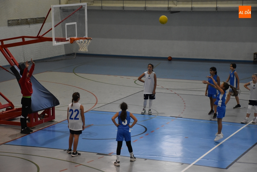 Foto 5 - Mañana especial de baloncesto en Ciudad Rodrigo con encuentros simultáneos en dos canchas