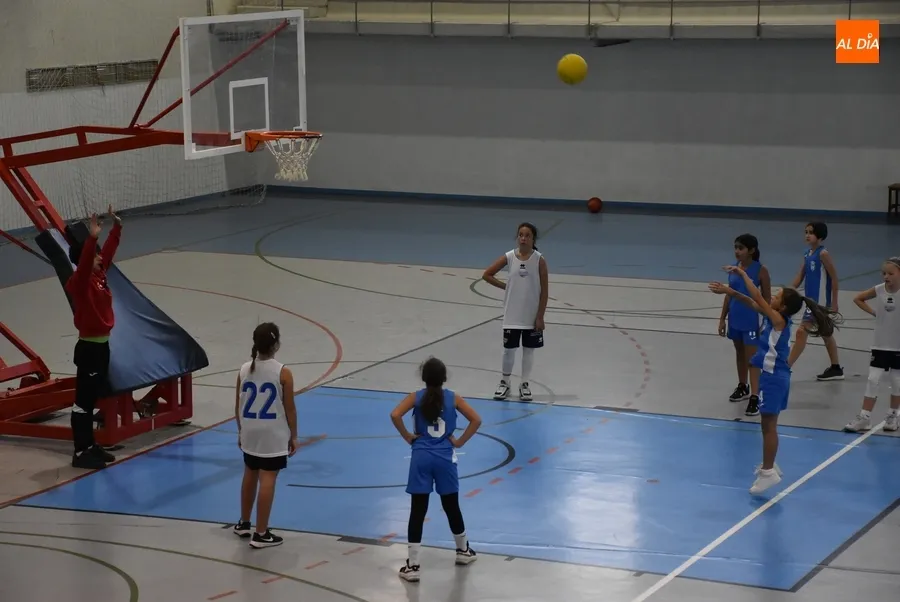 Foto 5 - Ma&ntilde;ana especial de baloncesto en Ciudad Rodrigo con encuentros simult&aacute;neos en dos canchas