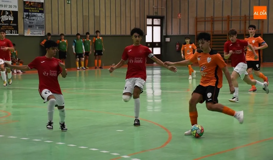 Foto 5 - El III Juvenil pelea y pelea pero se queda al borde del premio ante el ED Vigo 2015