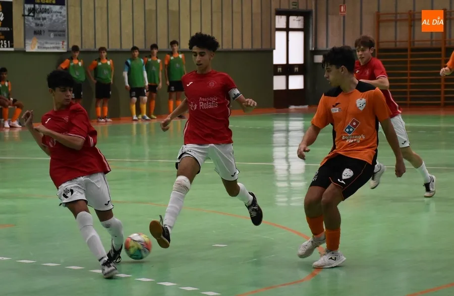 Foto 6 - El III Juvenil pelea y pelea pero se queda al borde del premio ante el ED Vigo 2015