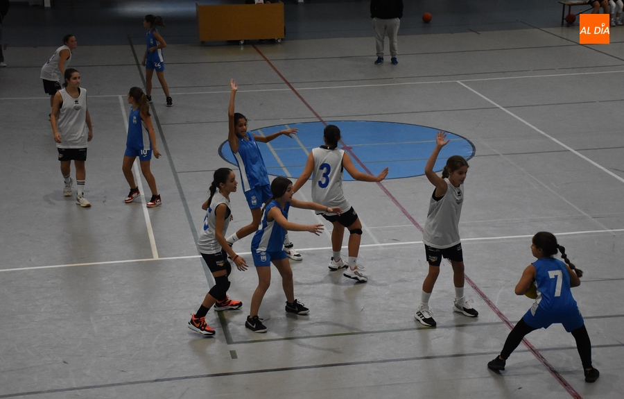 Foto 6 - Mañana especial de baloncesto en Ciudad Rodrigo con encuentros simultáneos en dos canchas