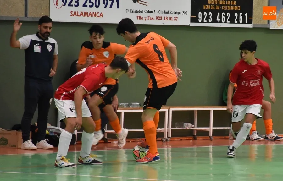 Foto 9 - El III Juvenil pelea y pelea pero se queda al borde del premio ante el ED Vigo 2015