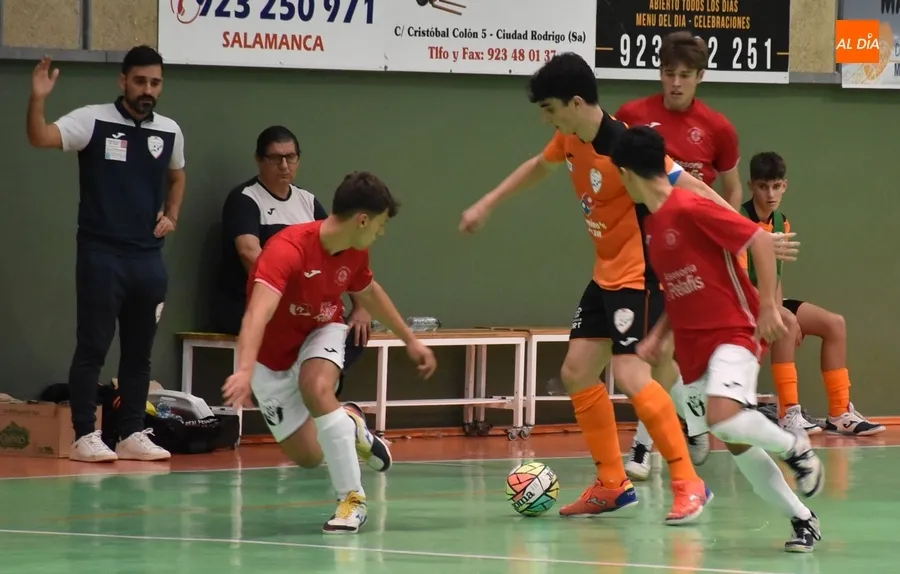 Foto 10 - El III Juvenil pelea y pelea pero se queda al borde del premio ante el ED Vigo 2015