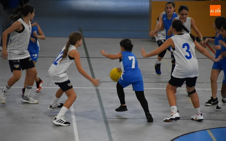 Foto 9 - Ma&ntilde;ana especial de baloncesto en Ciudad Rodrigo con encuentros simult&aacute;neos en dos canchas