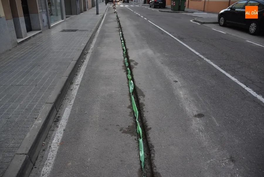 Foto 4 - Abierta una microzanja en un amplio tramo de la calle Santa Clara para introducir fibra
