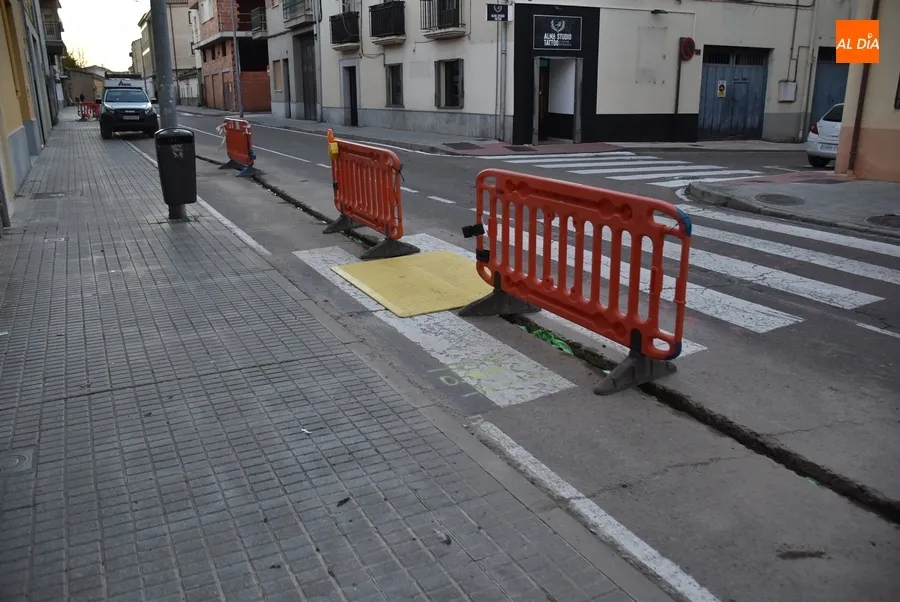 Foto 7 - Abierta una microzanja en un amplio tramo de la calle Santa Clara para introducir fibra
