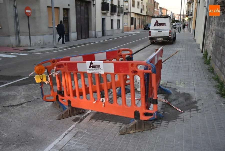 Foto 8 - Abierta una microzanja en un amplio tramo de la calle Santa Clara para introducir fibra