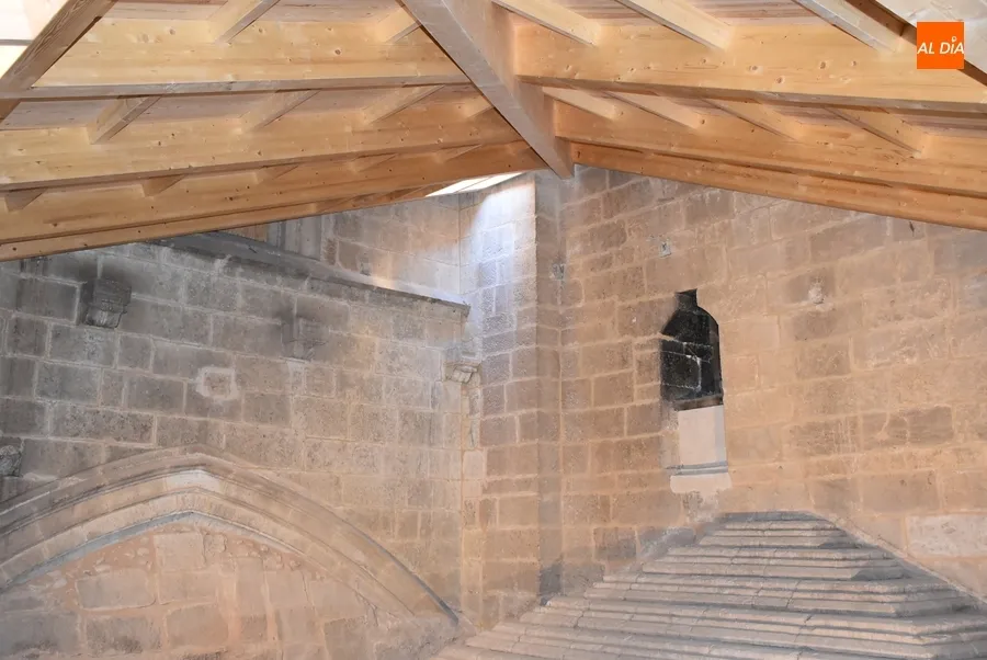 Foto 10 - Inaugurada la nueva imagen de las cubiertas y la escalera de la sacrist&iacute;a y antesacrist&iacute;a de la Catedral