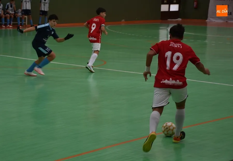 Foto 2 - Una de cal y otra de arena en el debut liguero del Cadete e Infantil provinciales del III Columnas