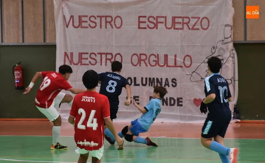 Foto 4 - Una de cal y otra de arena en el debut liguero del Cadete e Infantil provinciales del III Columnas