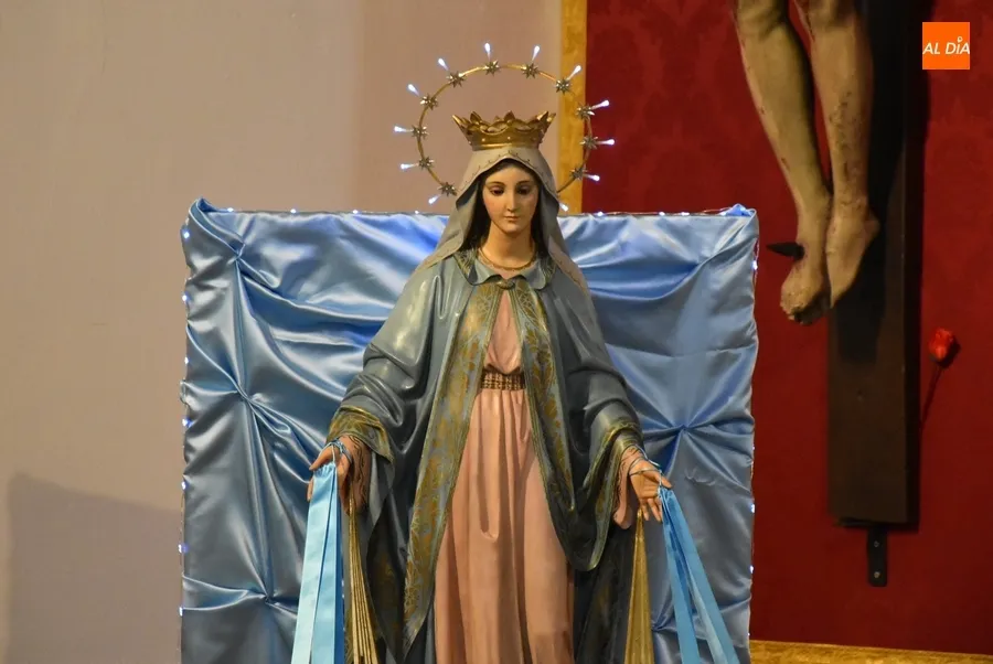 Foto 3 - Abarrotado culmen de la Novena en honor a la Virgen de la Medalla Milagrosa